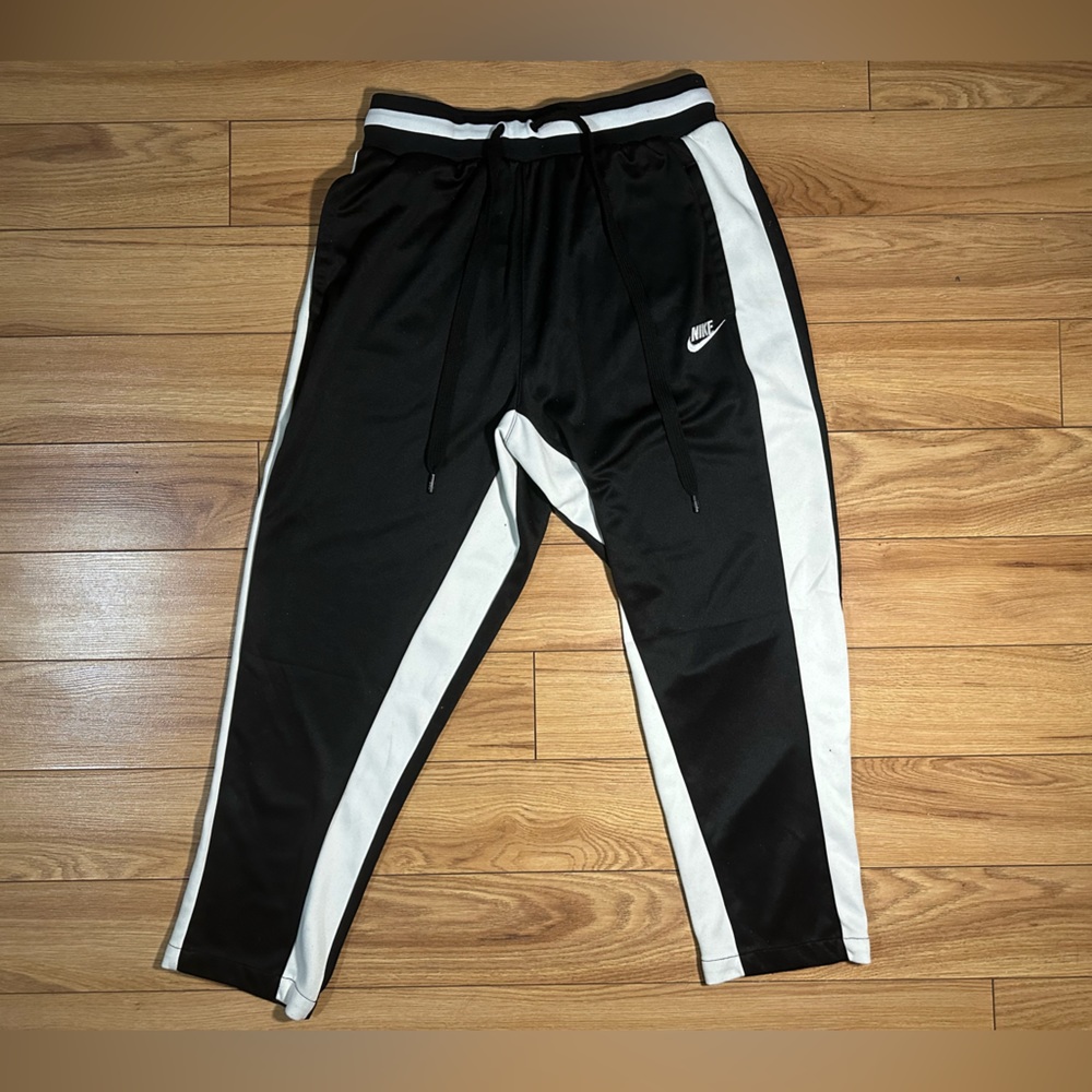 NIKE - NIKE AIR AUTHENTIC SPORTSWEAR - JOGGERS - SIZE M - BLACK & WHITE